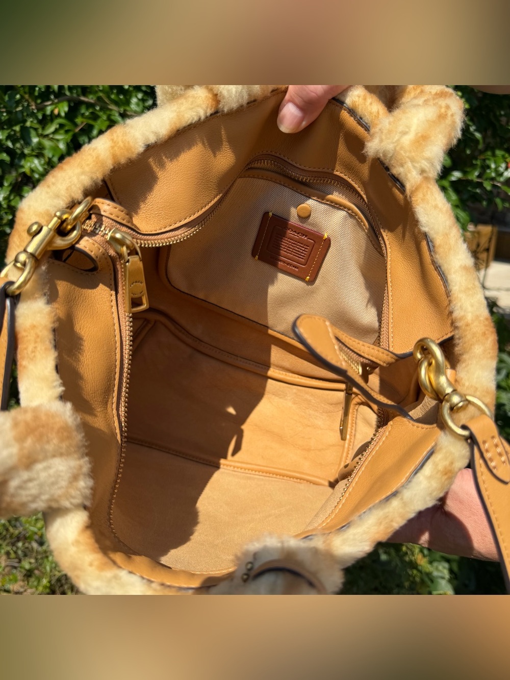 NWT Coach Tote 28 In Signature Shearling CC442 - Picture 9 of 12
